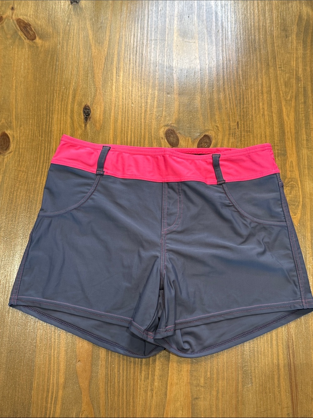 Women’s Gray & Pink Swim shorts NWOT - M